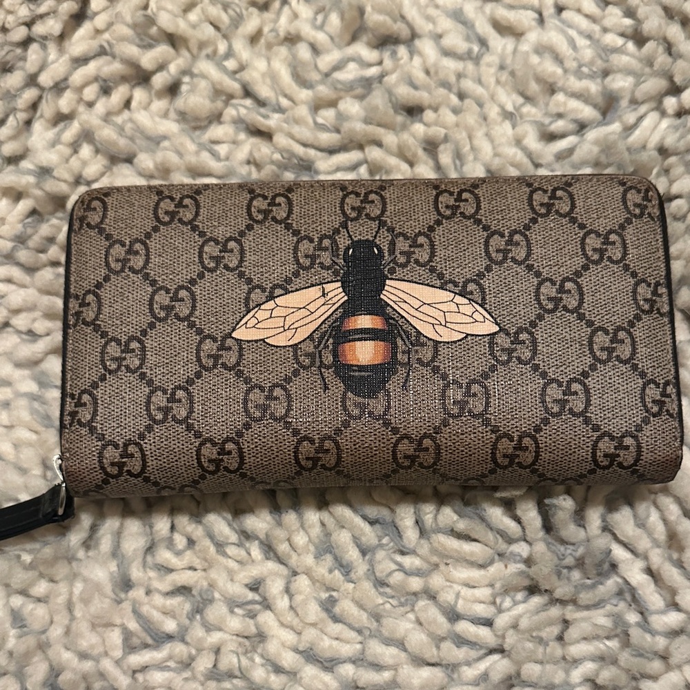 GUCCI bee monogram wallet coated canvas zippy silver hardwares